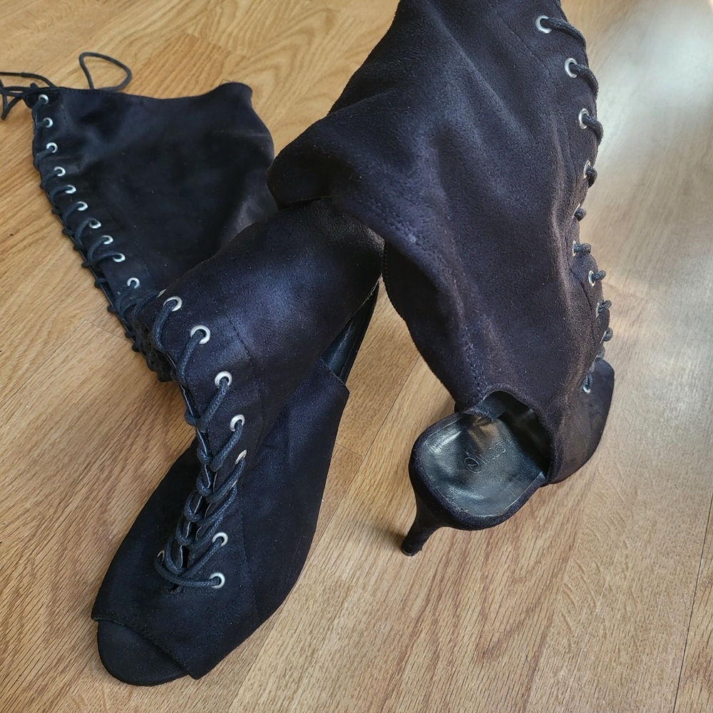 Elegant Black Lace-Up Women's Boots